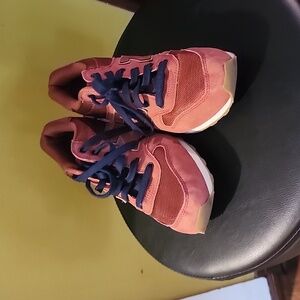 Womens burgundy and navy new balance 696